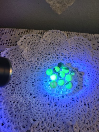 Uranium glass marbles - 11,